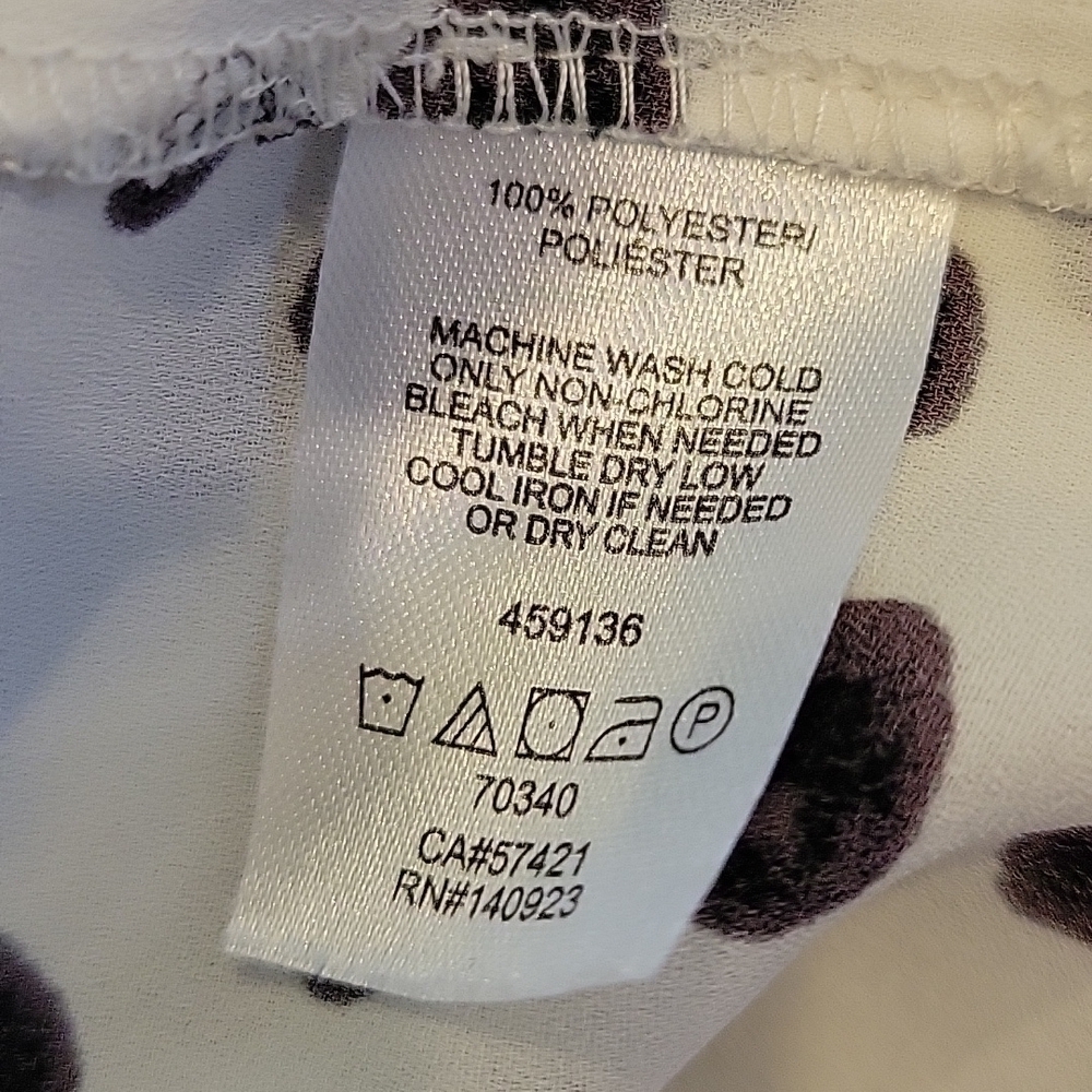 Loft black and white spotted sleeveless blouse.  Size is Small - Picture 8 of 8